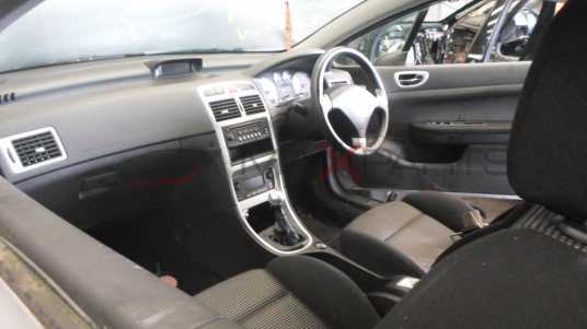 PEUGEOT 307 CC 2.0 i 16 V 136 Hp