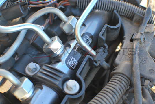 Горивен рейл за BMW F30 7809127 0445214182