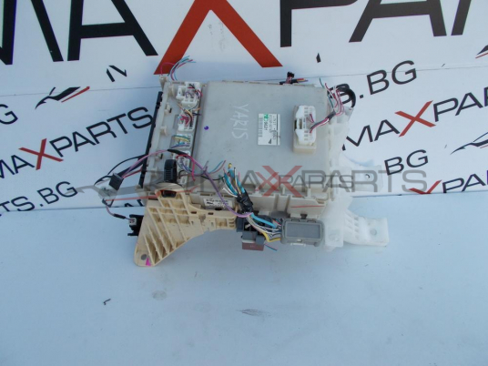 Бушонно табло за Toyota Yaris Fuse box 82730-52700