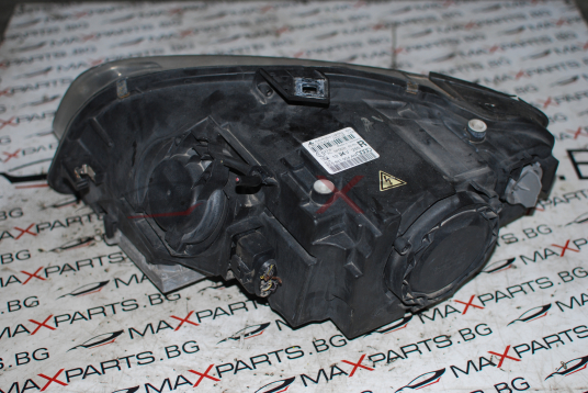 Десен фар за AUDI A4 Right Headlight XENON