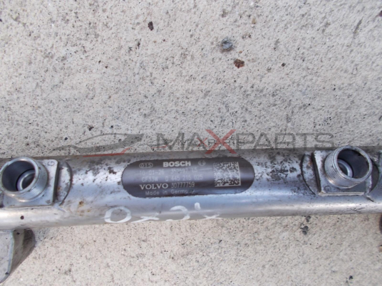 VOLVO S80  2.4 D FUEL RAIL   30777759