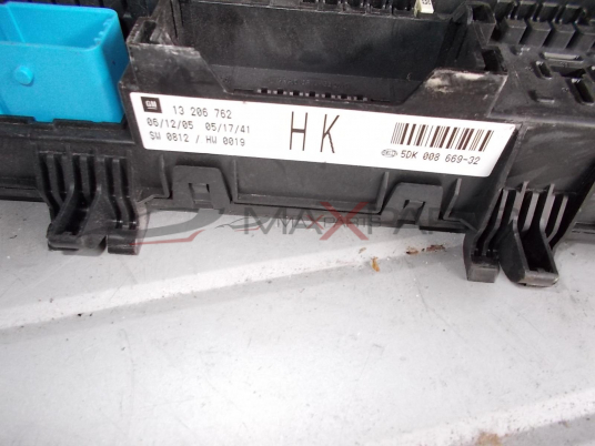 Бушонно табло за OPEL ZAFIRA B 1.9 CDTI  Fuse box  13206762  5DK008669-32