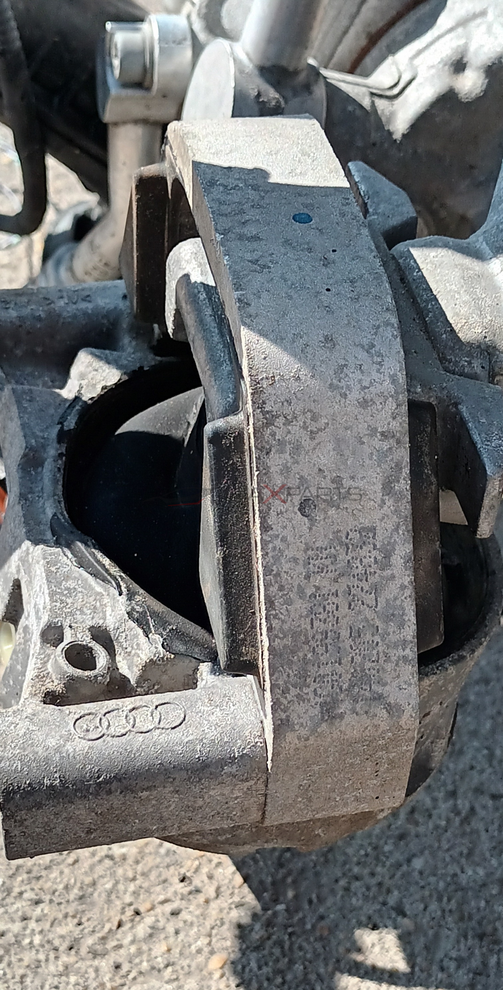 ЛЯВ ТАМПОН ДВИГАТЕЛ AUDI A6 4G