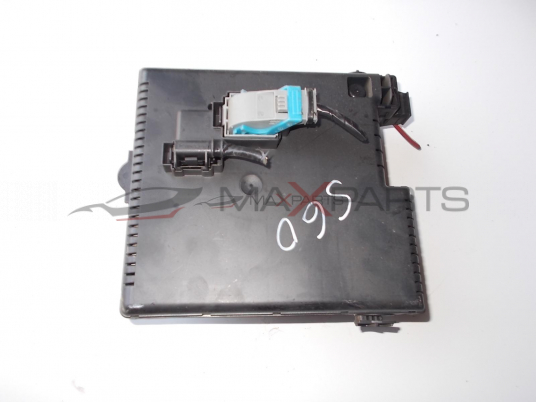 Бушонно табло за VOLVO S60 2.4 D5 Fuse box 30728273 8676391 12217799