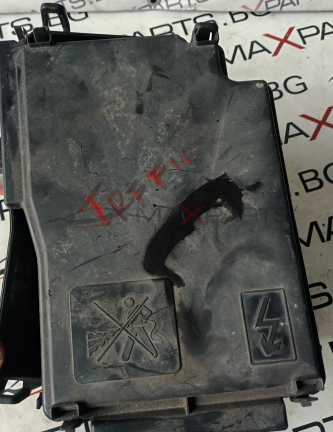 БУШОННО ТАБЛО С КУТИЯ  RENAULT TRAFIC 1.6D