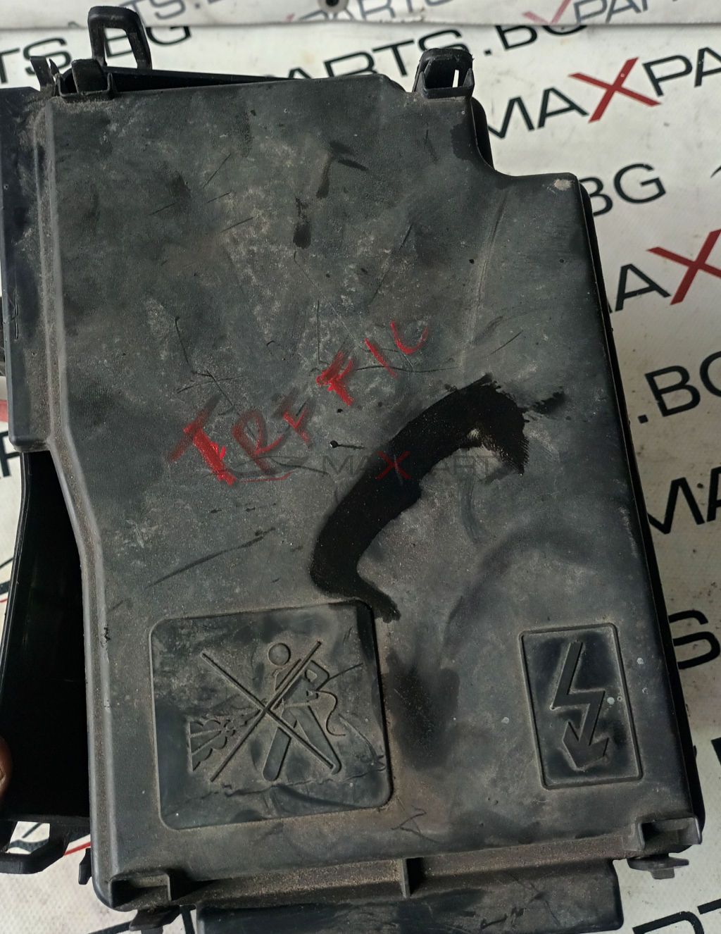 БУШОННО ТАБЛО С КУТИЯ  RENAULT TRAFIC 1.6D