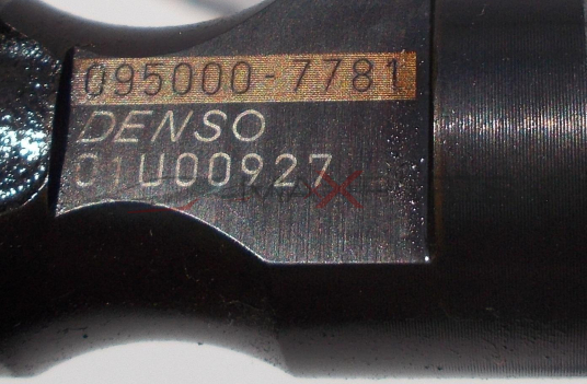 Дюза за Toyota Hilux 3.0 D4D FUEL INJECTOR 095000-7781 01U00927