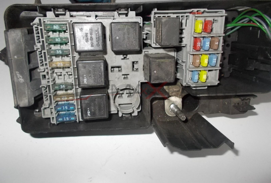 Бушонно табло за VOLVO V70 FUSE BOX  8690698