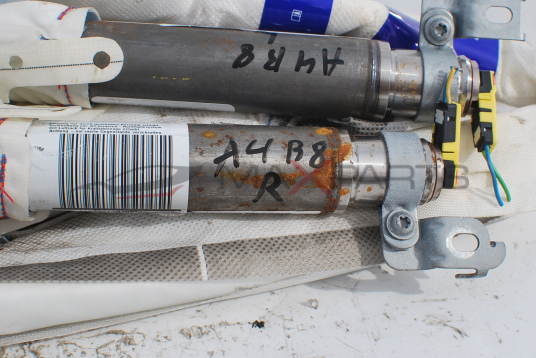 Лява и дясна завеса за Audi A4 B8  8K0 880 742 F/8K0 880 741 F