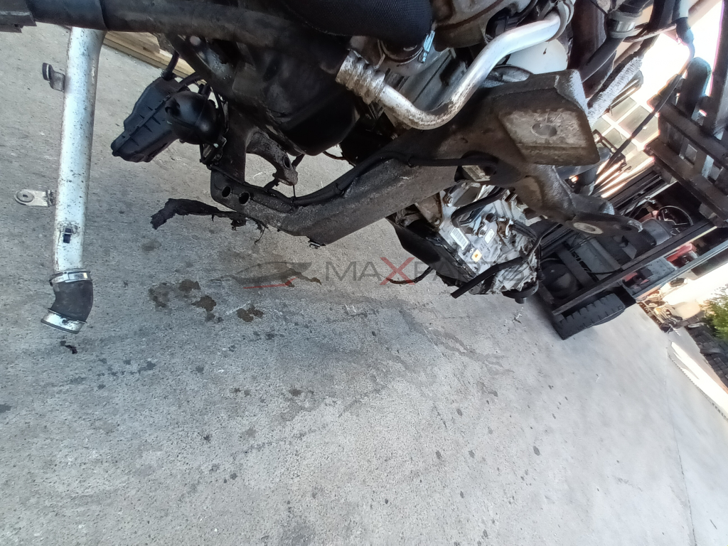 КОНЗОЛА СТОЙКА ПОД ДВИГАТЕЛ  Q7 2014 3.0 TDI