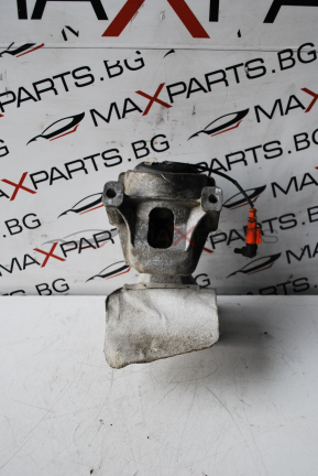 Tампон двигател за AUDI A4 3.0TDI      8K0199307BH