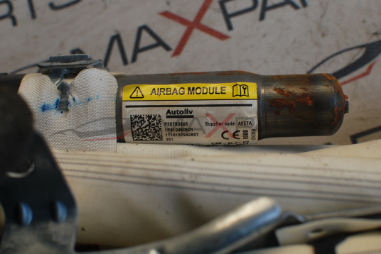 Лява и дясна завеса за Volvo V60 1P610950500 1P610950501