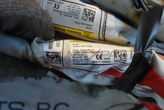 Лява и дясна завеса за Ford Kuga 634258400A 634258401A