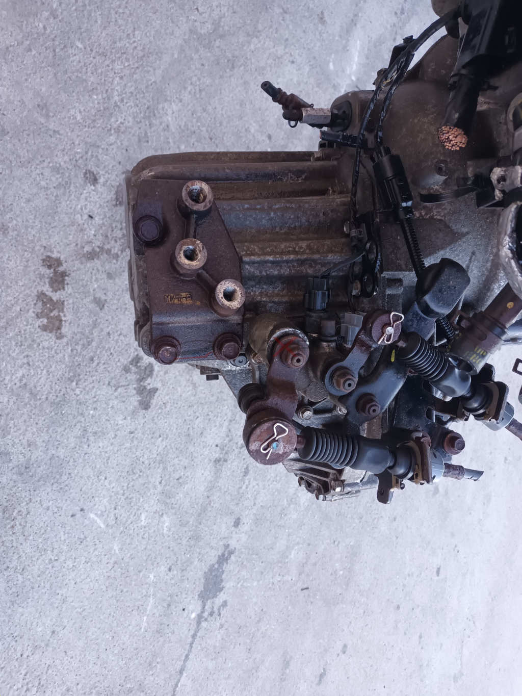 СКОРОСТНА КУТИЯ ЗА  HYUNDAI IX35 2.0CRDI  MANUAL GEARBOX