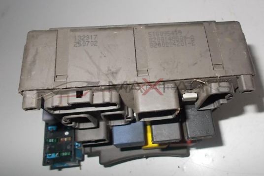Бушонно табло за RENAULT LAGUNA 2 FUSE BOX 8200148809   8200004201-E