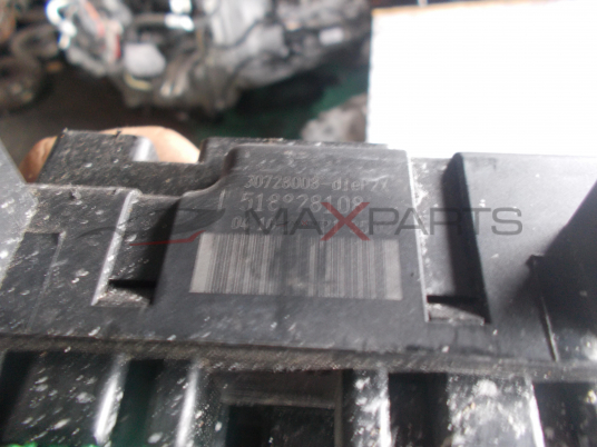 Бушонно табло за Volvo S60 2.4 D5 Fuse box 518828108