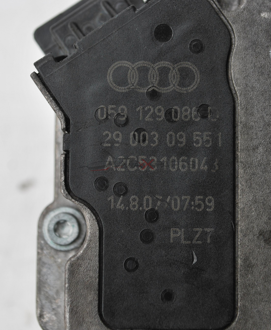 Регулиращ елемент,превключваща клапа всмукателна тръба за AUDI A8 4.2TDI  059 129 086 D
