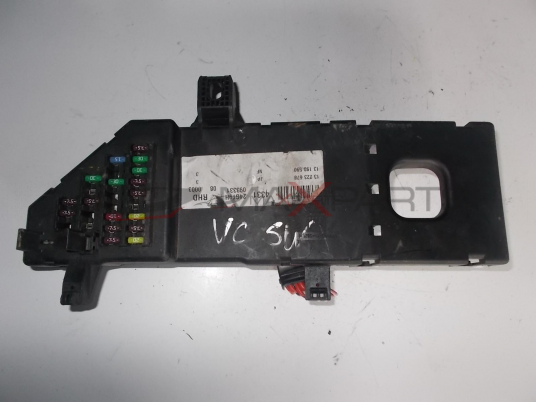 Бушонно табло за OPEL VECTRA C FUSE BOX 13223678  13193590
