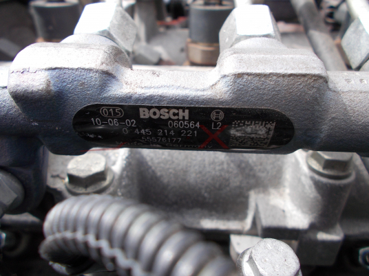 Горивна рейка за Opel Insignia 2.0CDTI FUEL RAIL 0445214221 55576177